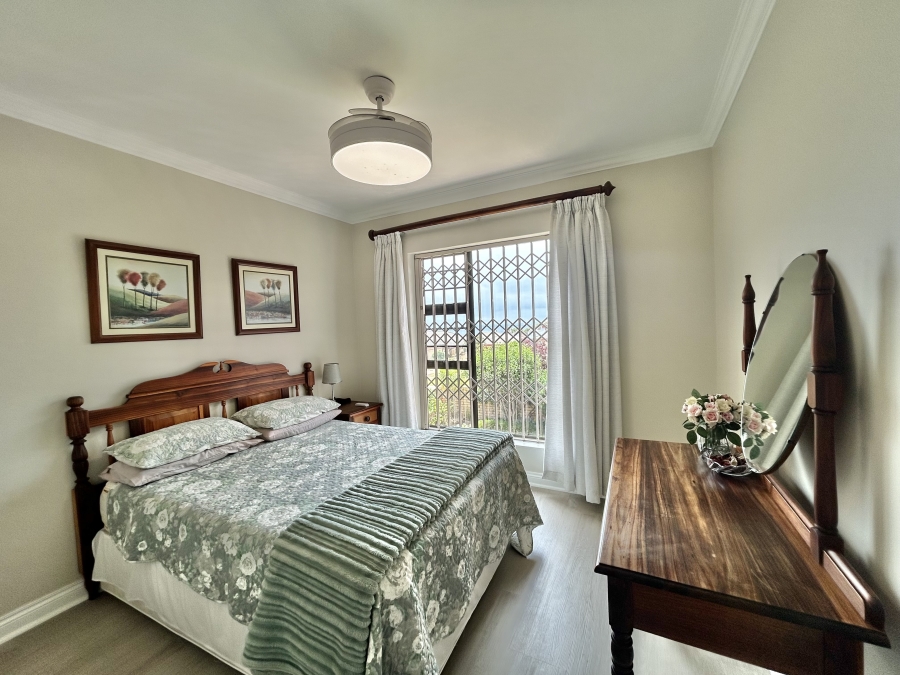 3 Bedroom Property for Sale in Wavecrest Eastern Cape